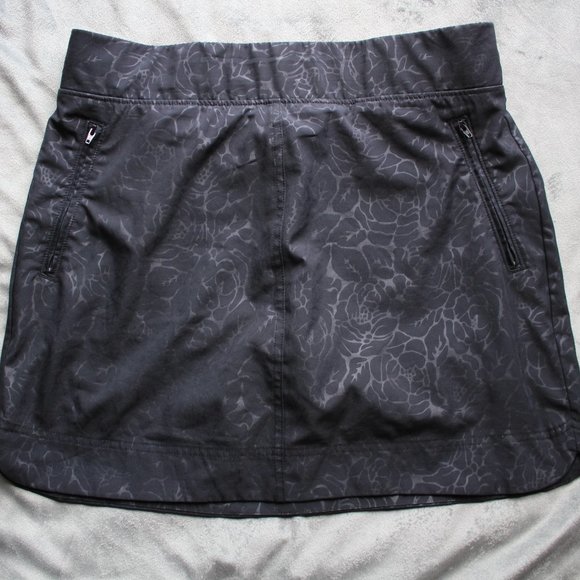 Orvis Black Embossed Black Rose Pull-On Skort ~M~ - Picture 2 of 10